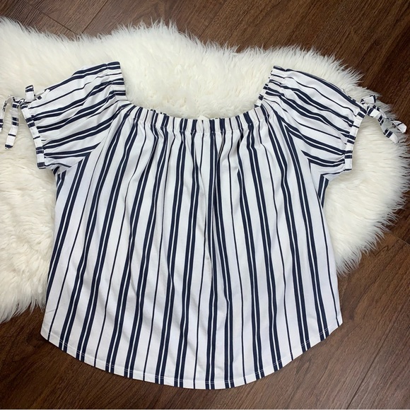 H&M L.O.G.G Women’s XL Navy & White Striped Off The Shoulder Flowing Bow Blouse - Picture 2 of 8
